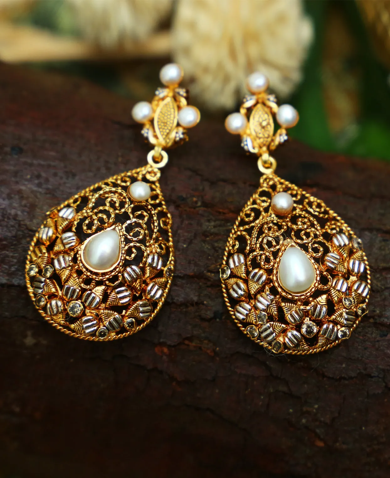 Bantwa Pearl Earrings