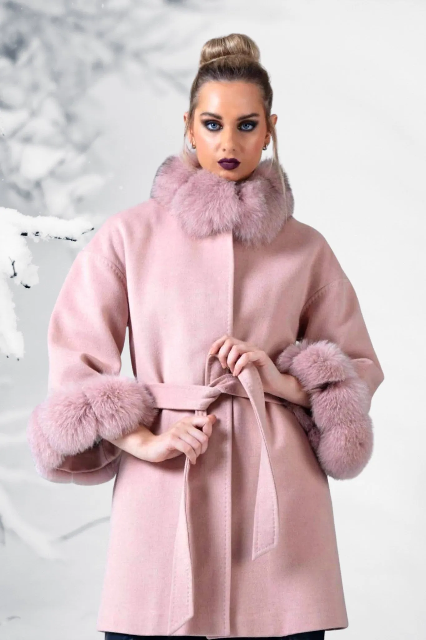 Cappotto in lana cashmere rosa invernale foderato con collo e polsi in pelo naturale