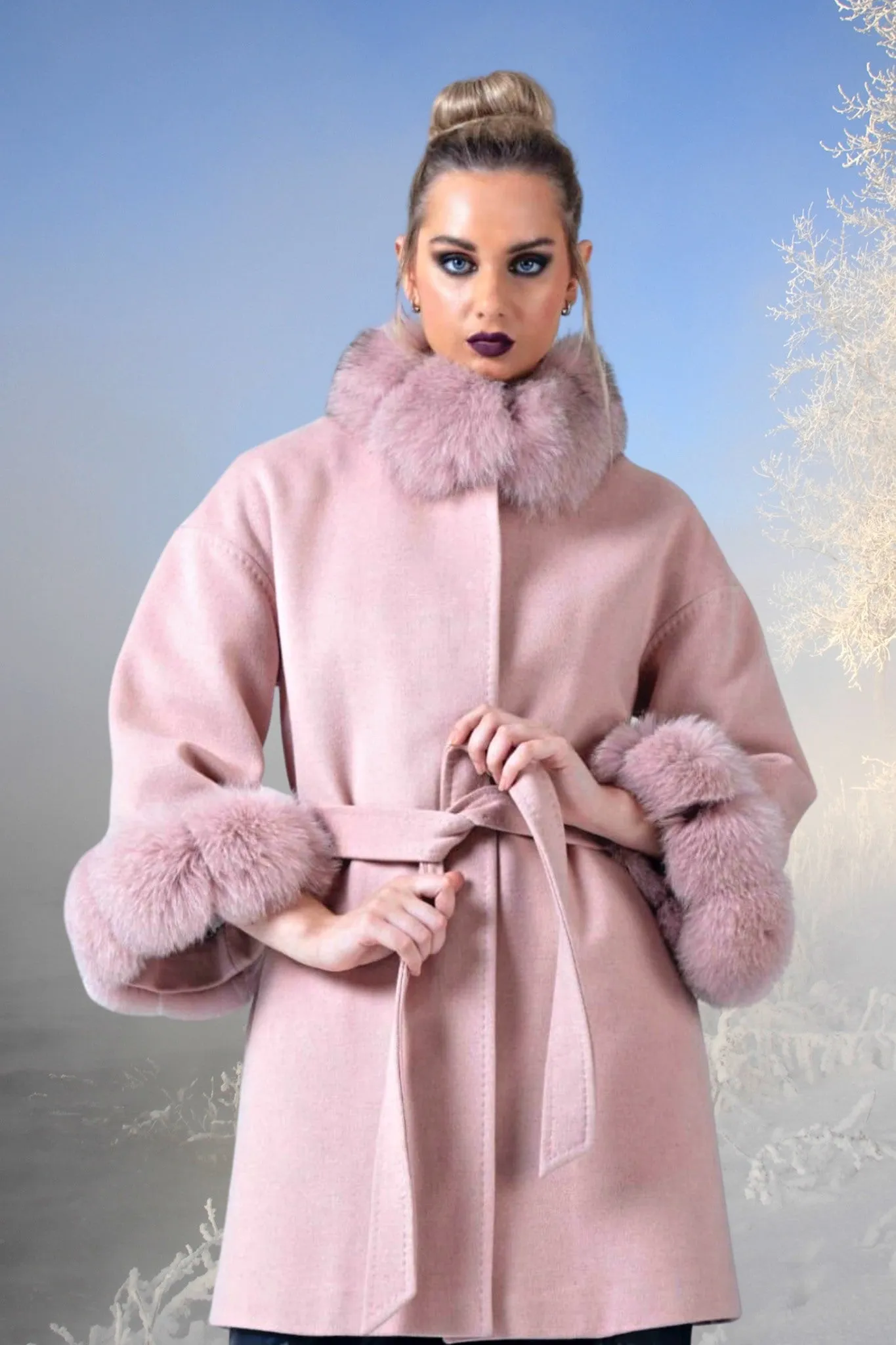 Cappotto in lana cashmere rosa invernale foderato con collo e polsi in pelo naturale