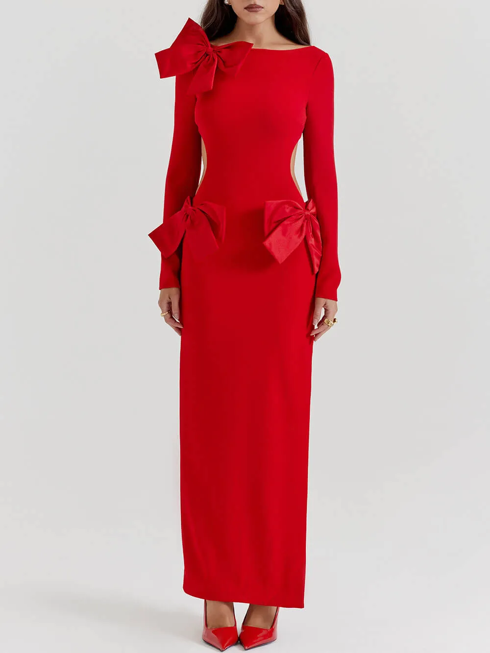 MAXIKLEID MIT ROTER SCHLEIFE