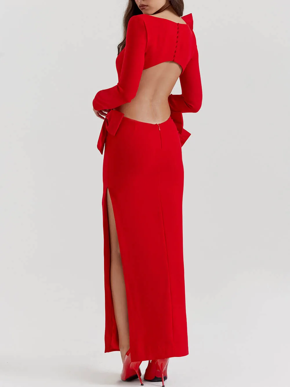 MAXIKLEID MIT ROTER SCHLEIFE